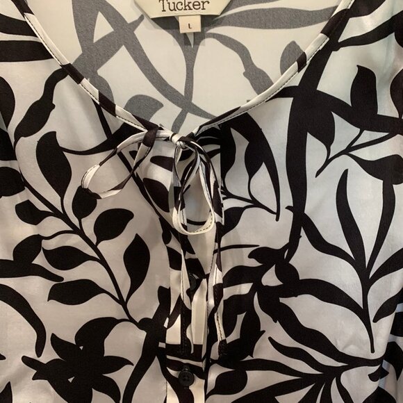 Sharp Tucker NYC Silk Juliette Blouse - New! - Size L - Picture 7 of 7